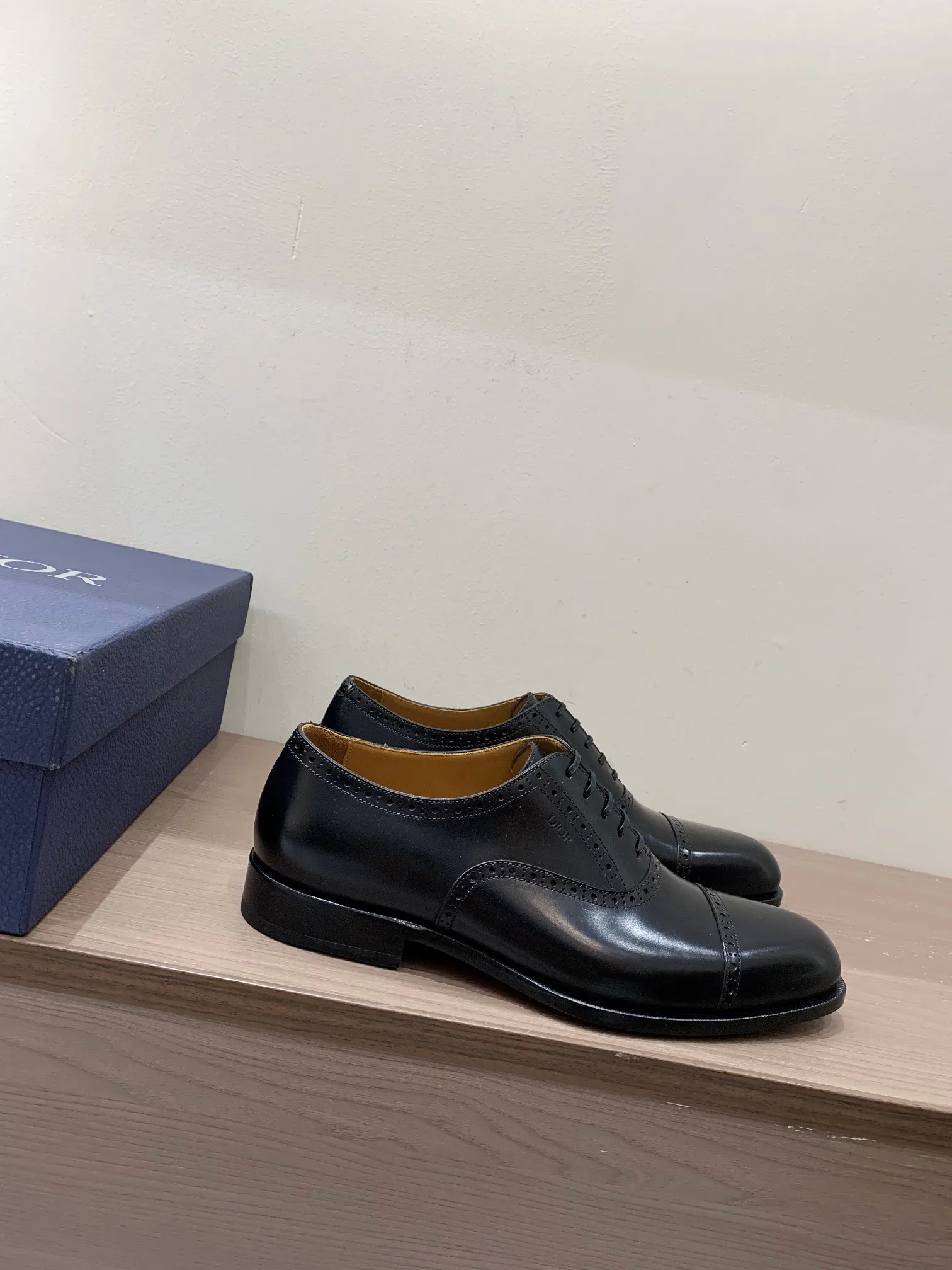 [Dior] Top P: 960💰 Standard code 39-44 (38.45.46 custom-made, non-returnable and non-exchangeable) Dior Dior's latest high-end men's boutique casual leather shoes, imported cowhide upper, water-dyed cowhide lining, imported leather outsole, perfect details are impeccable.